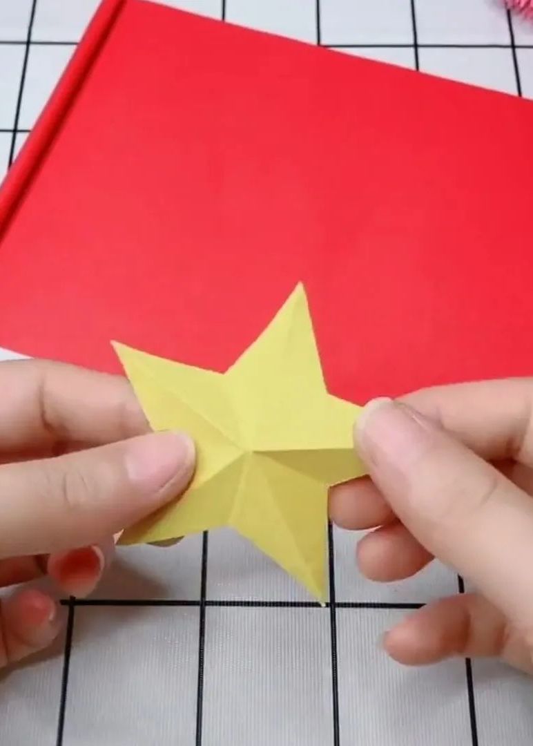 国庆节关于赞美祖国的手工制作,怎么用橡皮泥做关于祖国的手工