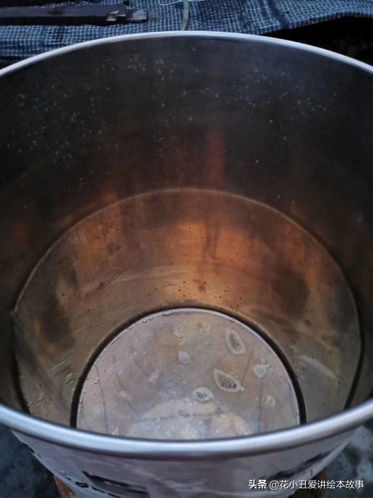 端午到，粽叶香！飘来了妈妈对我的爱，也飘去我对妈妈的想念。