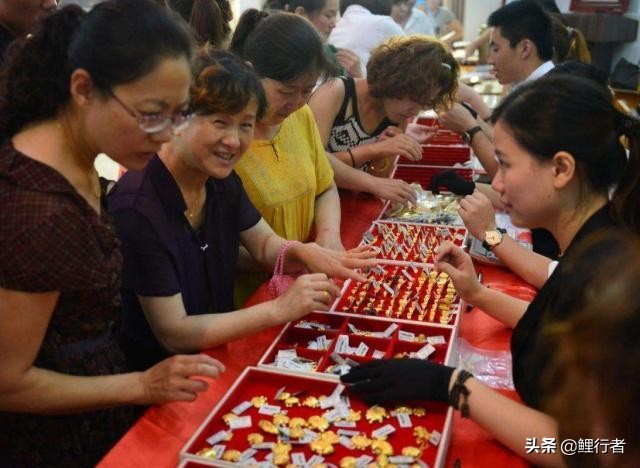 1980年1万人民币能买多少黄金,1980年至今我国黄金价格走势