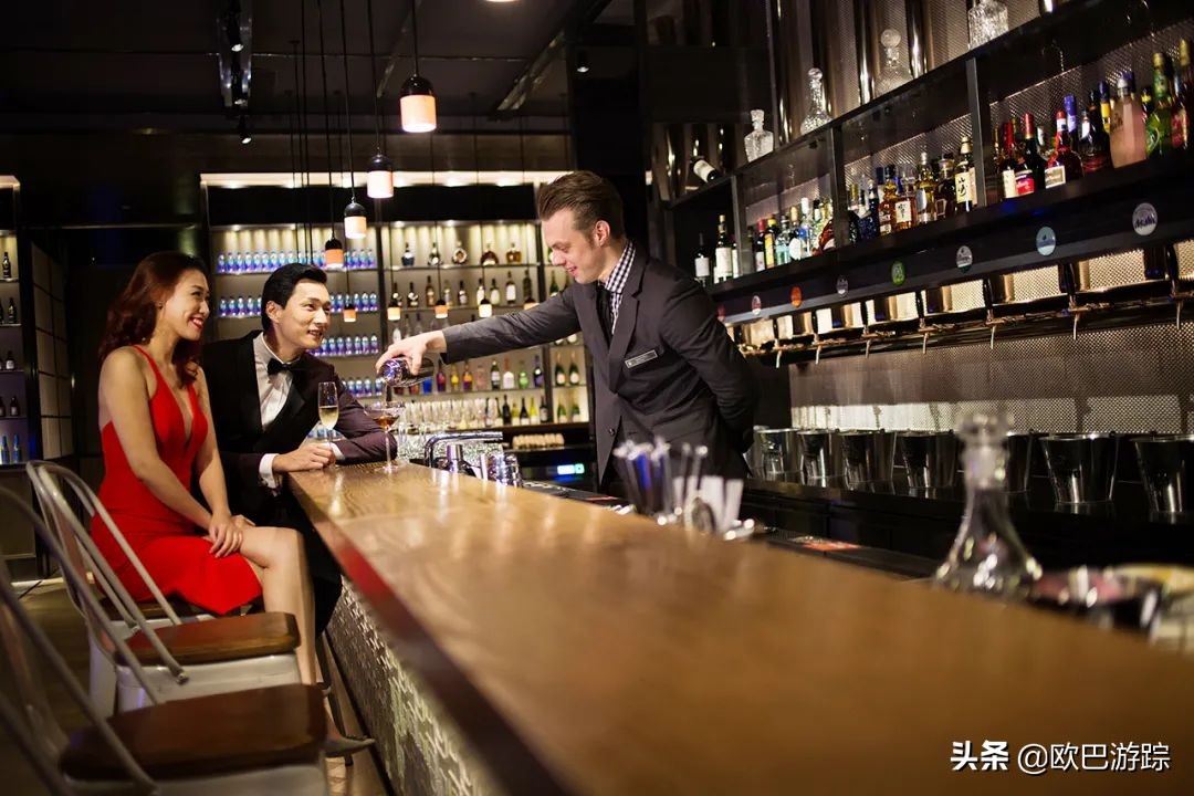 魔都四叶草洲际酒店，享缤纷自助大餐，国庆畅玩快闪啤酒节