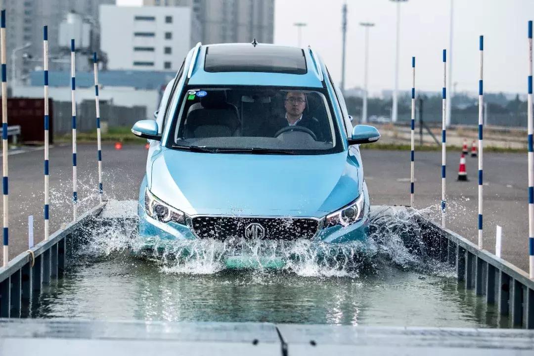 能开400km的纯电动小型suv,一款惊艳的纯电动suv