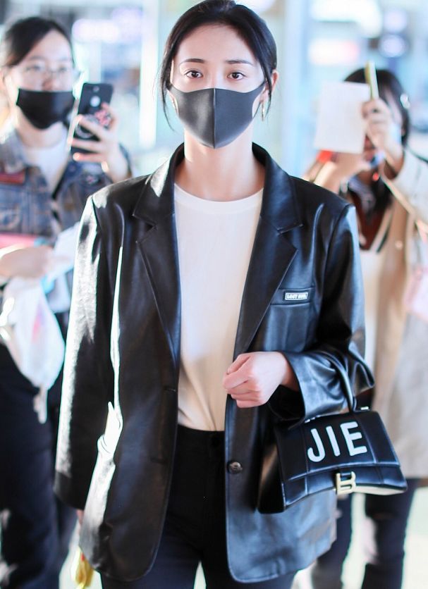 中式盘扣皮衣女刘雯,刘雯皮衣穿搭大合集