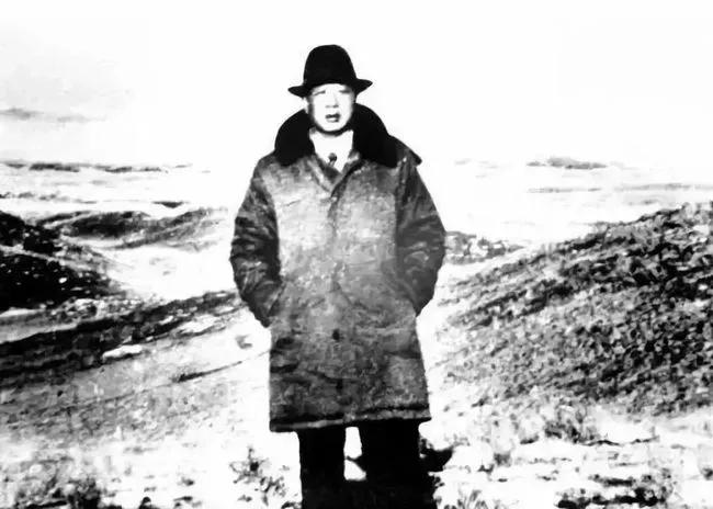 “波拉，波拉，我们舍不得您！”殉职后，成千上万的人呼唤他的名字