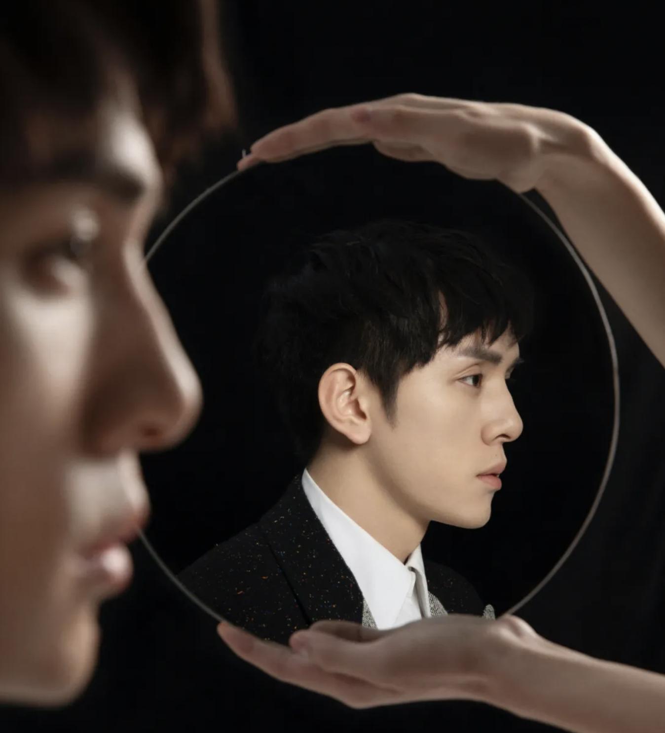 湖南小伙直播卖口红暴富：从月薪三千到花1.3亿买豪宅，凭啥？