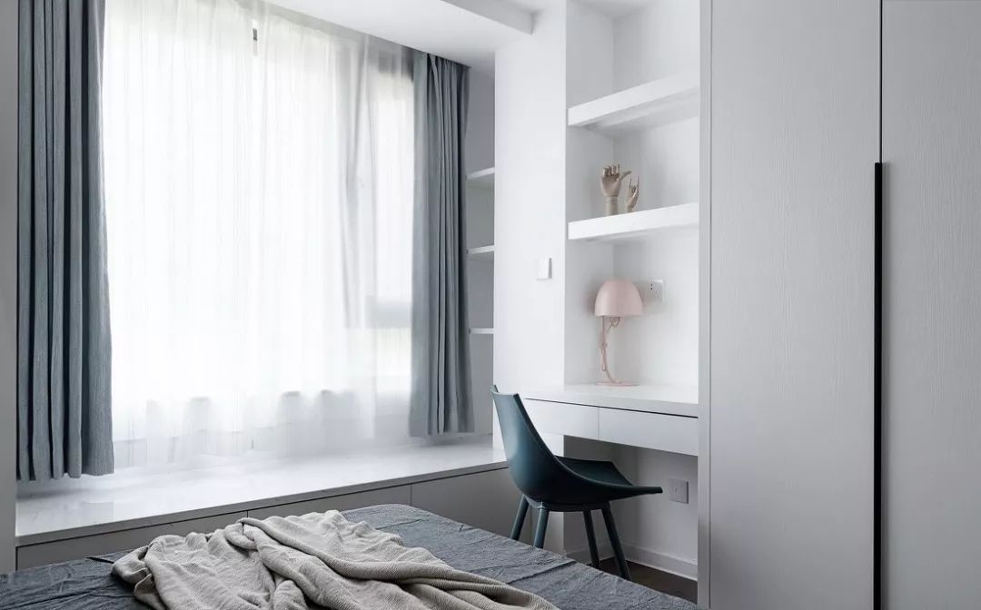 入户门正对洗漱台隔断,洗漱台正对过道