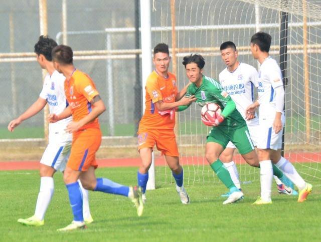 鲁能17岁小将首秀惊艳，被誉为“天才中锋”，承载中国足球未来