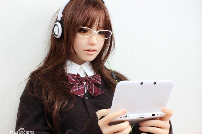 日本宅男开了一家“*气娃充**娃”照相馆，美女们争先恐后变成娃娃！