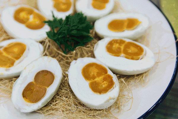 又一条美食高铁开通了！江苏高邮，咸鸭蛋好吃，真不是瞎吹的