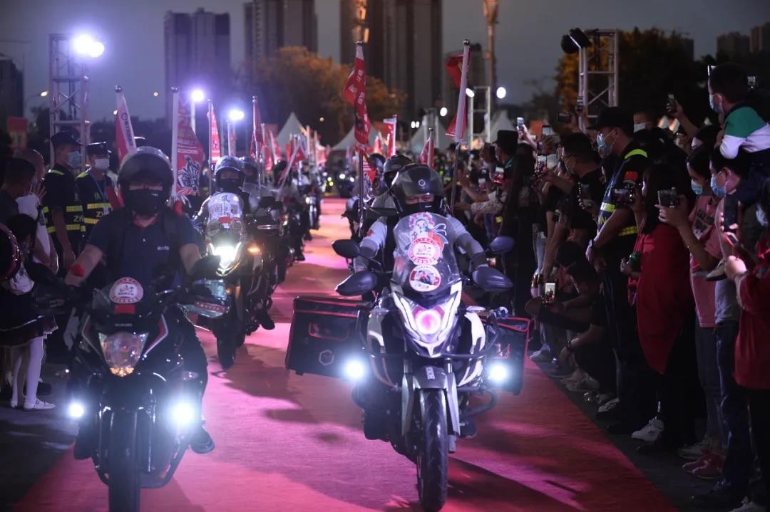 大批摩友齐聚,全国摩友重机相聚