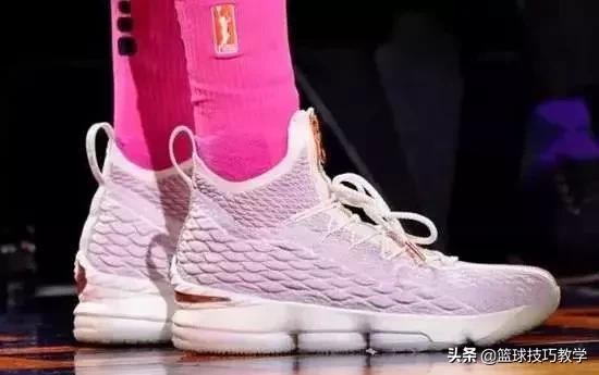适合情侣的球鞋500以内,适合情侣秋冬球鞋平价