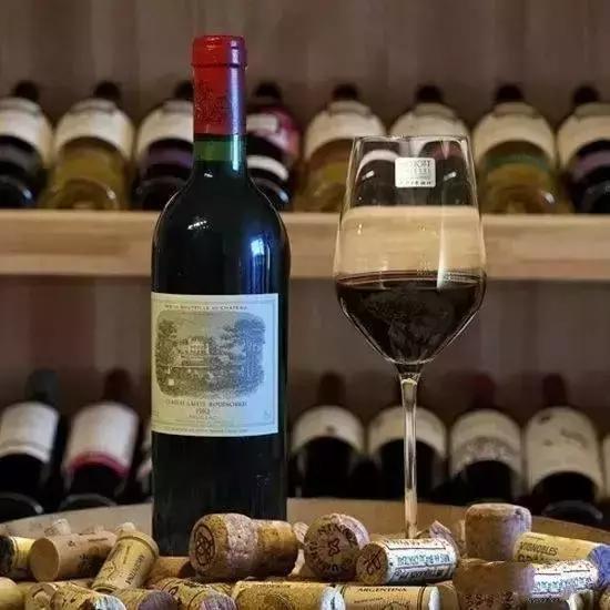 木桐玛歌拉图柏图斯康帝红酒,拉菲拉图玛歌木桐哪个性价比高