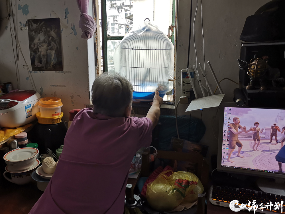 从激光枪到核子可乐，这群玩家在现实中还原了游戏大作《辐射》