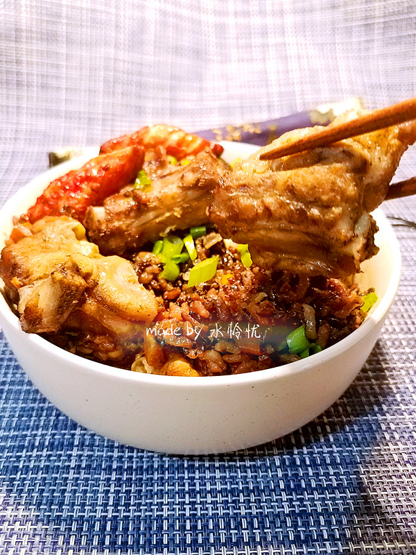 面包机也可以做煲仔饭哟，排骨黑米煲仔饭，就是这么的简单好吃