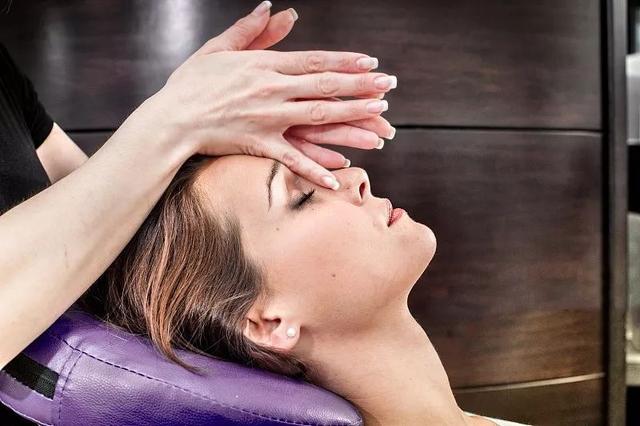 最近总多梦失眠睡不好，按摩哪些穴位好？