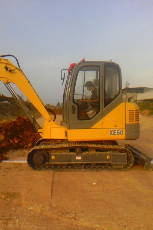 挖机挖坟的说说,挖机挖过坟拆迁房