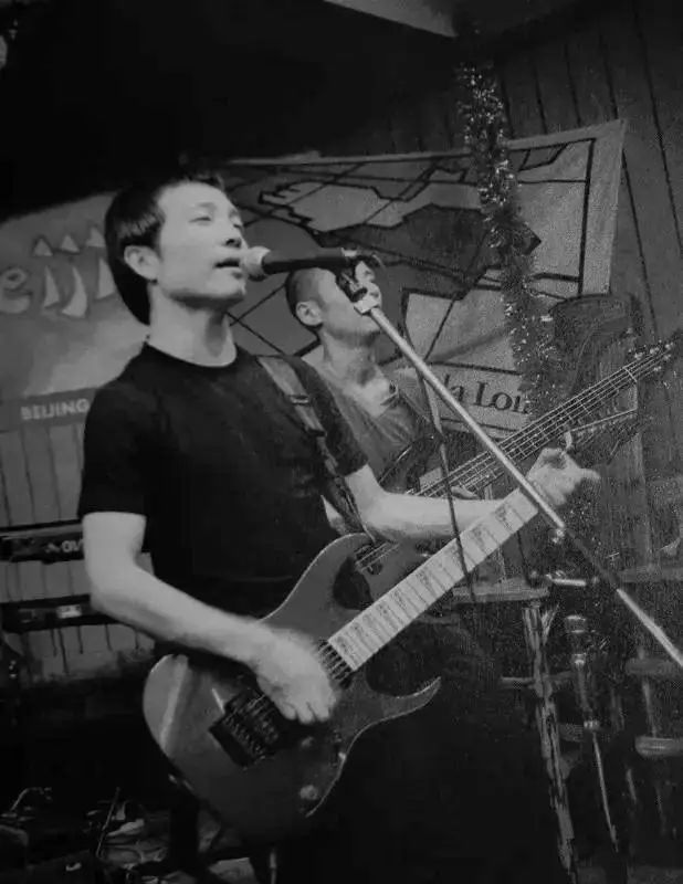 许巍曾经沧桑如今风华正茂,02年的许巍和现在的许巍