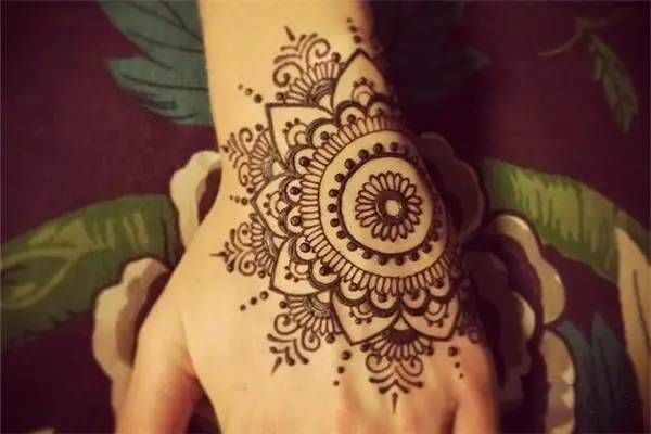 简单海娜手绘 (巴基斯坦海娜手绘彼岸花图文)