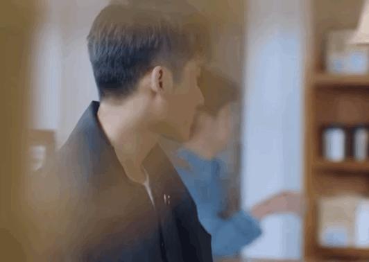 这部剧脑洞太大！有人背后说坏话？上去就是一巴掌