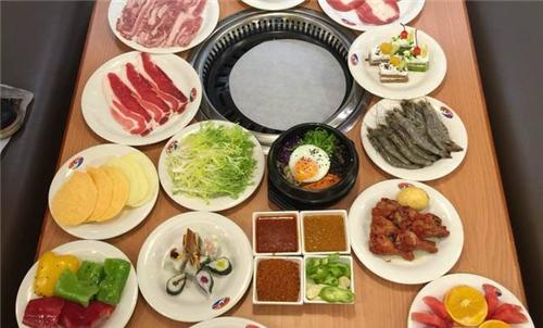 吃自助烤肉怎么跟服务员说要换纸,自助烤肉服务员要换纸吗