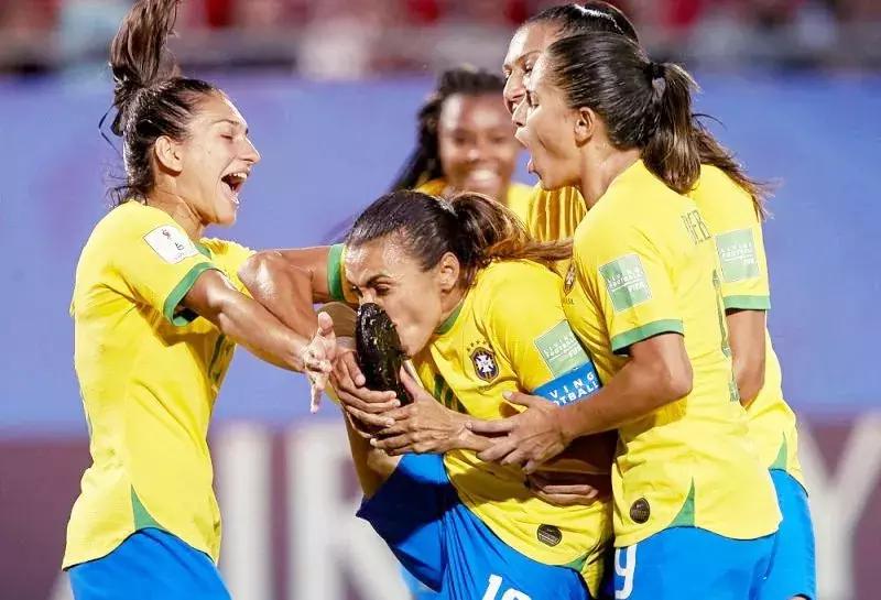 玛塔不是穿裙子的贝利玛塔就是玛塔|MARTA最强之人