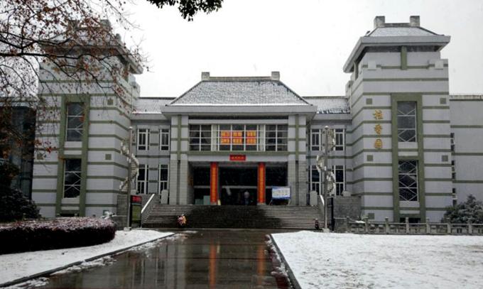 华中师范大学是一所很厉害的大学，在师范大学中排第几位？