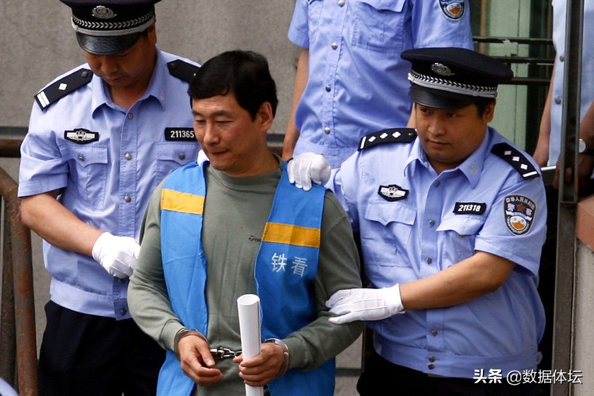 中国足坛“红黑”大翻转,他远离足球却活出了不一样的人生