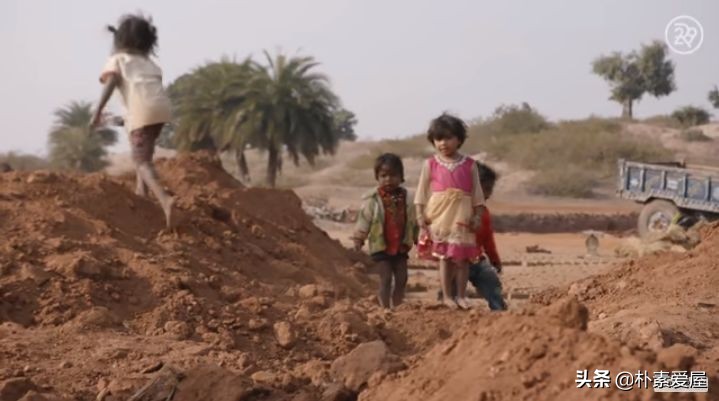 残酷真相：你包里的高光眼影，是无数4岁孩子拿命换的