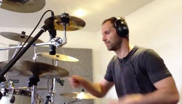 c罗捐300万美金建足球场,c罗投资一个亿到中国