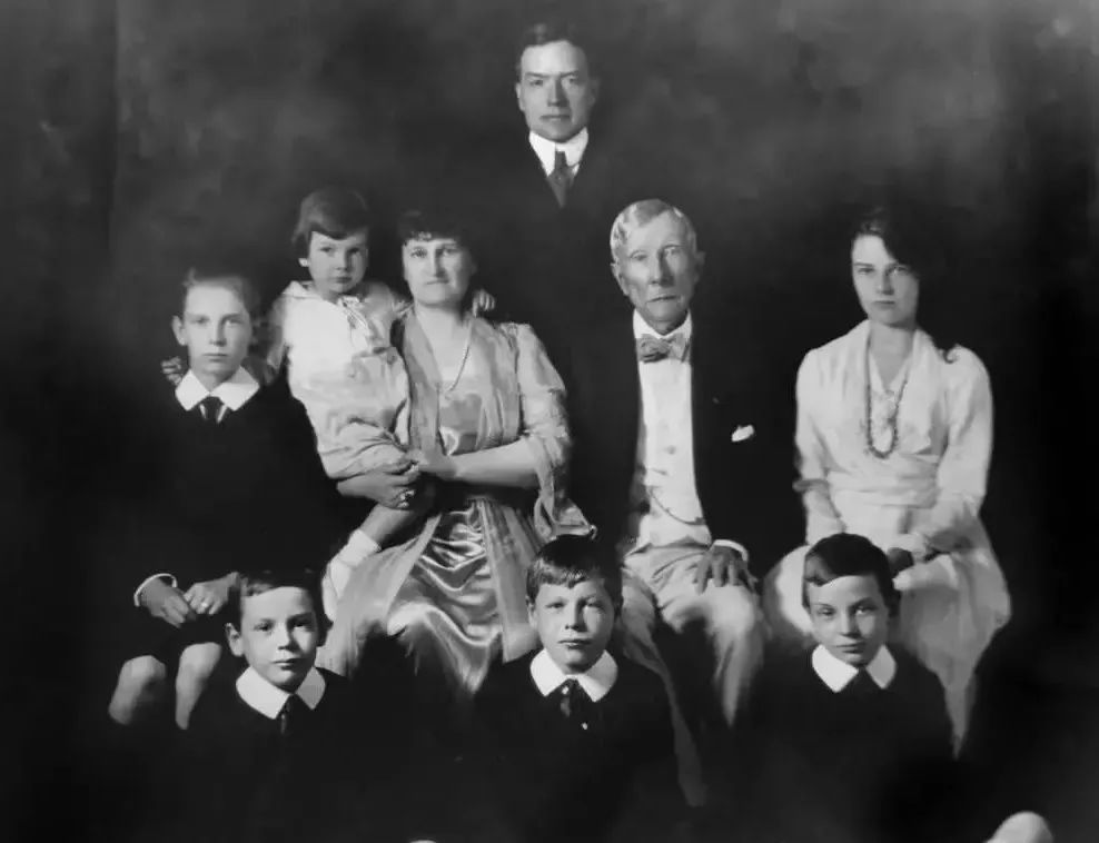 世界最富有的家族洛克菲勒家族 (富过三代的洛克菲勒家族)