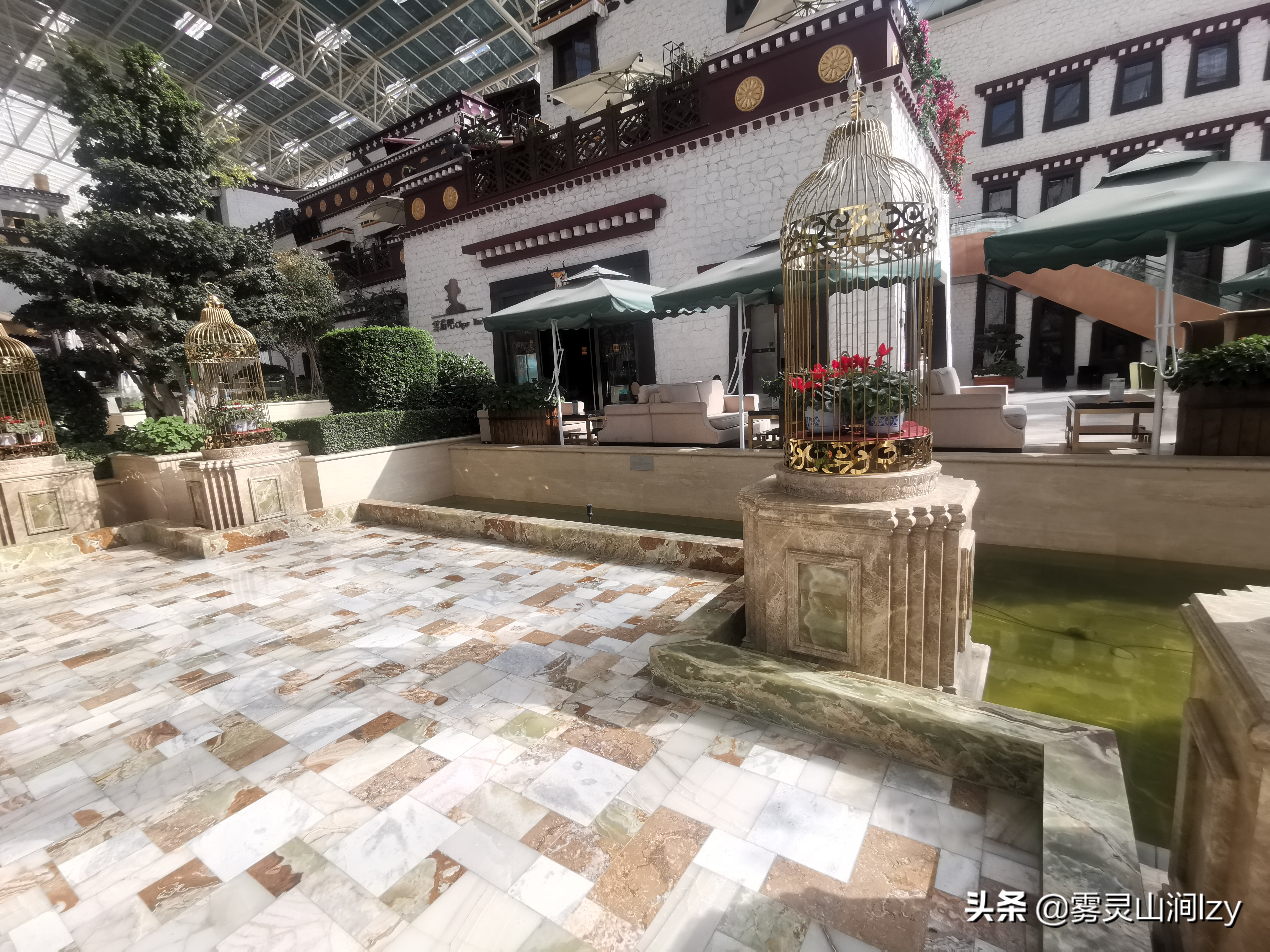 蓝天白云下的雪域高原布达拉宫,蓝天之下日光之城简介