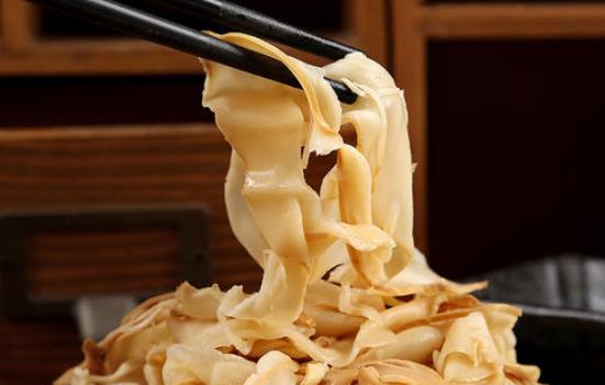 笋干不知正确泡法？只需水中加点它，鲜嫩又美味，饭店大厨都在用