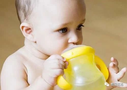 宝宝患有患奶瓶性龋齿怎么办？这四招帮你解决！