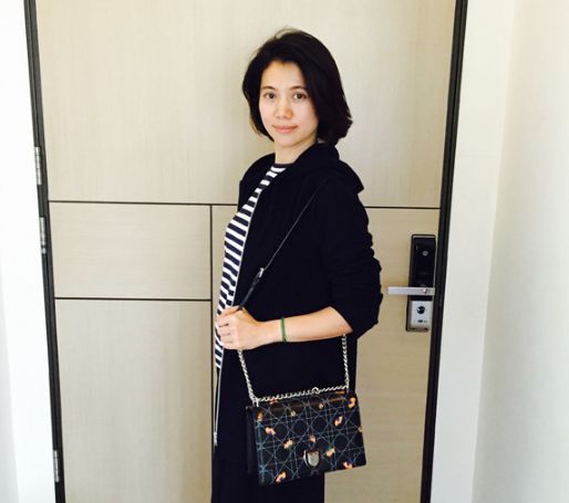 背1万包包去买菜,背十万的包去买菜