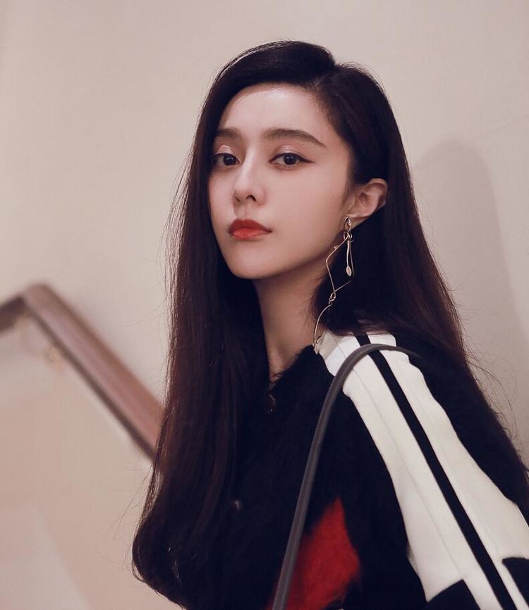 范冰冰久违现身身材发福,范冰冰发福大肚腩