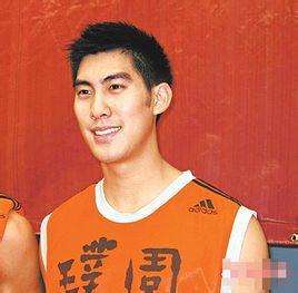 萧亚轩为什么被称为小鲜肉收割机,萧亚轩首谈恋爱过程