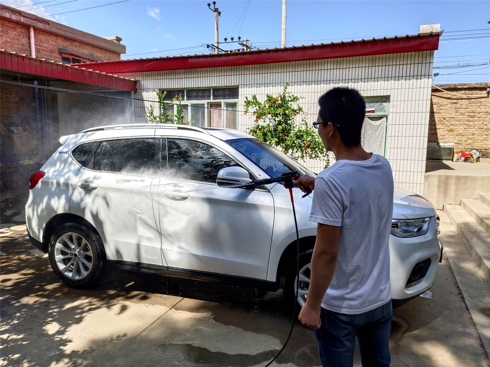 从设计看品质，200斤强劲高压加持，亿力高压洗车机到底值不值？