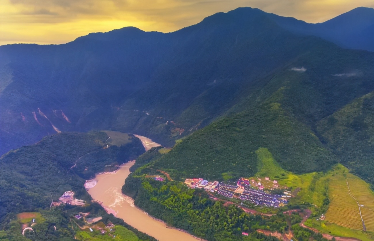 这座县城进去就要收费，门票210元却游客不断，你猜到是哪了吗