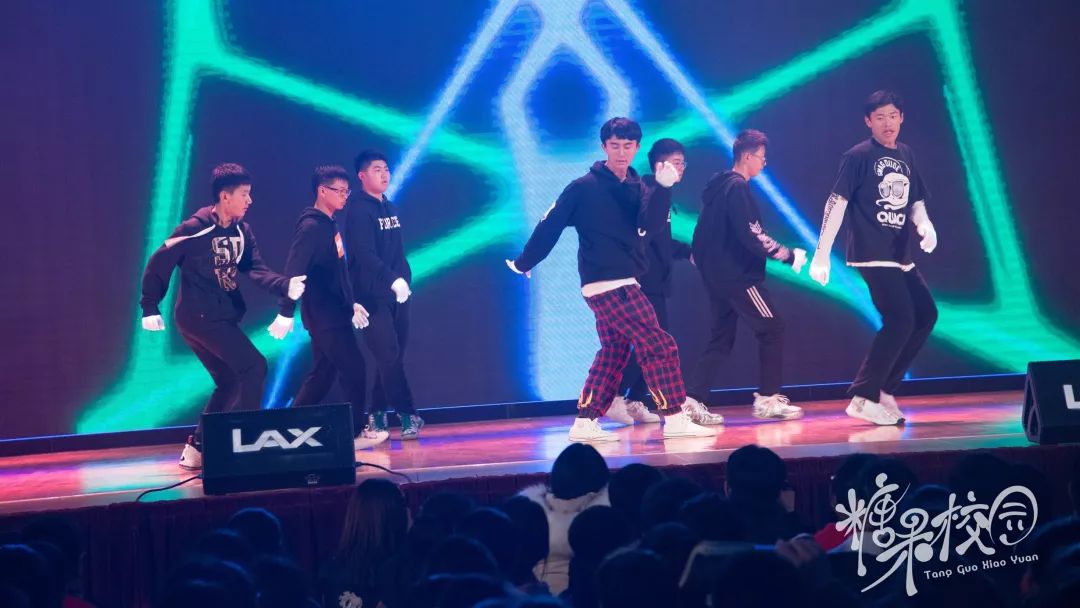 缘聚求实谱写历史篇章展望未来开启迢迢征程昆十中白塔新年盛会