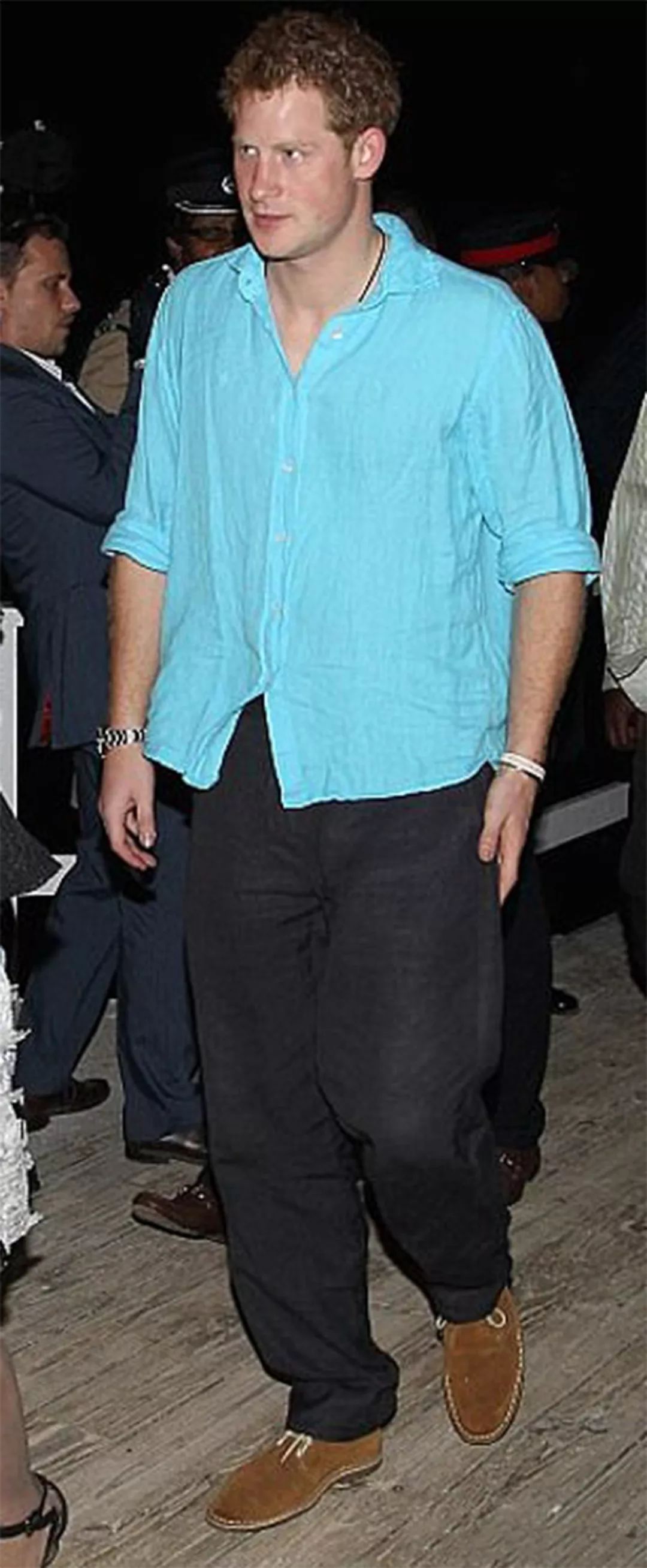 英国女王穿鞋子不磨脚,英女王喜欢穿二脚鞋