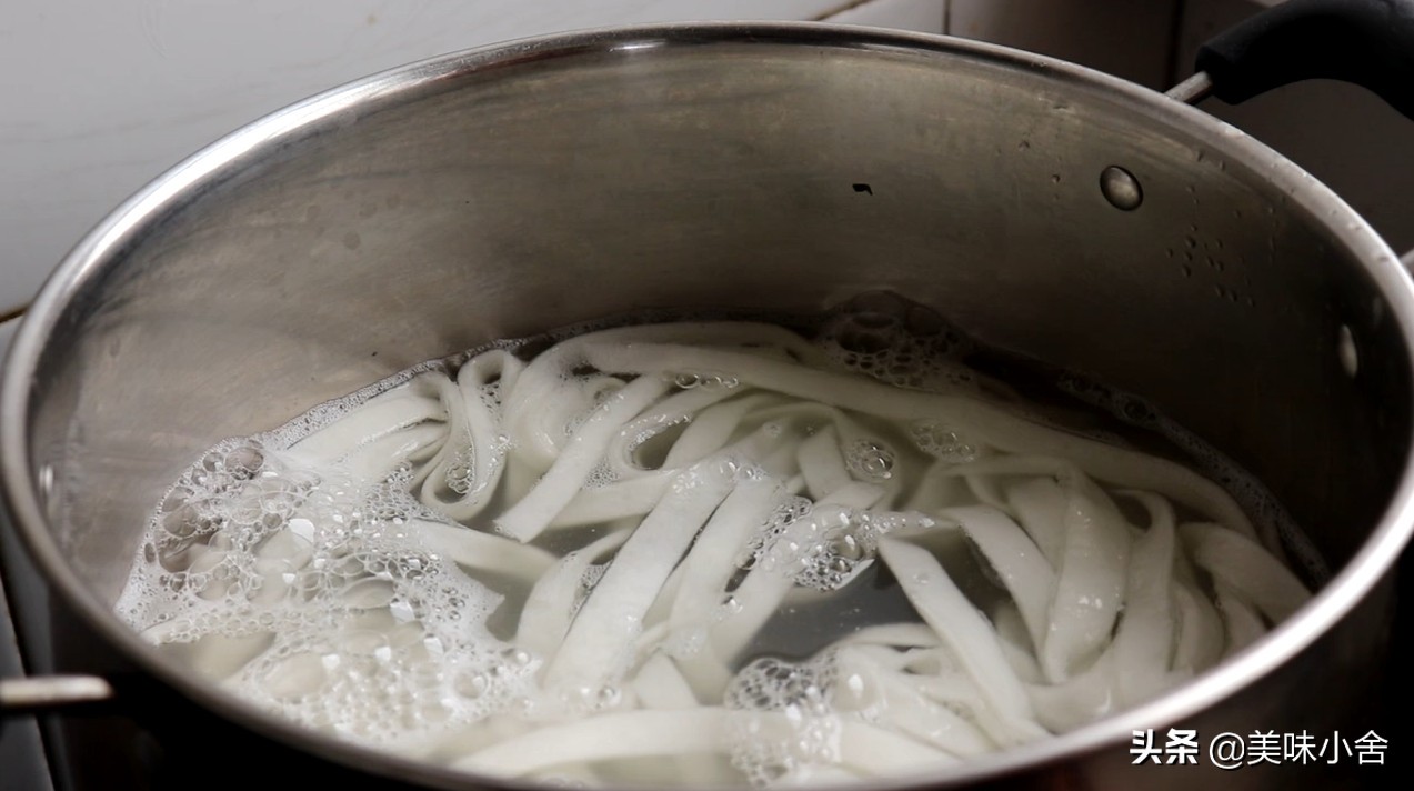 纯手工制作土豆粉不用任何添加剂,爽滑劲道的土豆粉