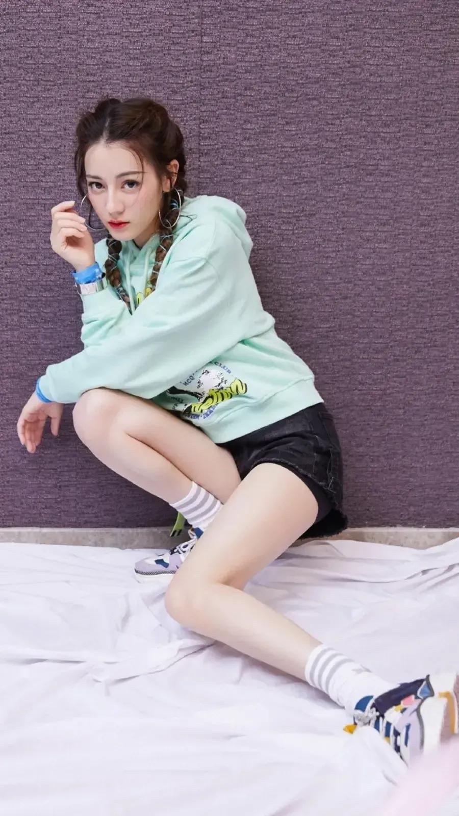 明星穿搭图片素材,明星新款服装图片大全