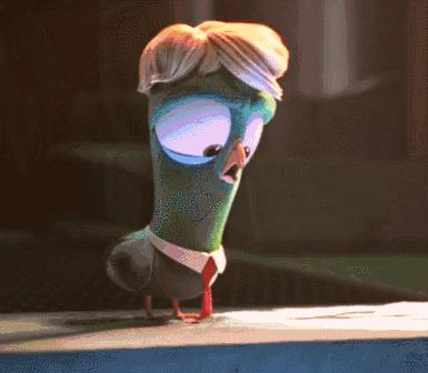 kiss是亲,ass是屁股,但kissherass可不是“kiss她屁股”