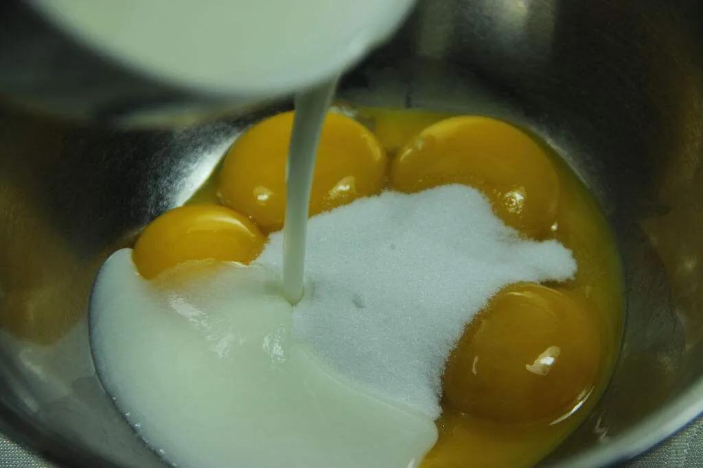 酥脆蛋挞加奶油,冰冷的蛋挞酥脆