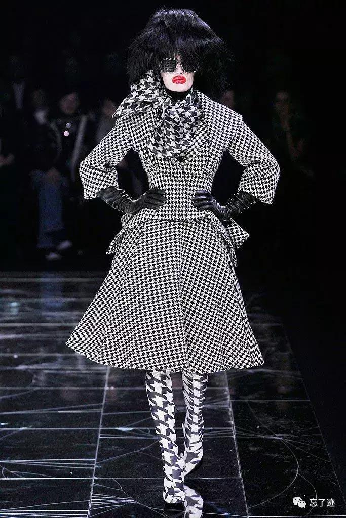 时装t台及镜前造型,时装t台秀套装