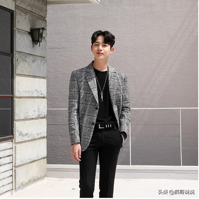 韩国小哥哥西装正装穿搭,搭配格子西服的小哥哥