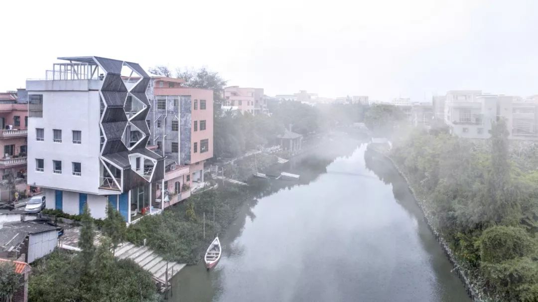 居民楼旧房改造成民宿风格,爆改旧楼成民宿