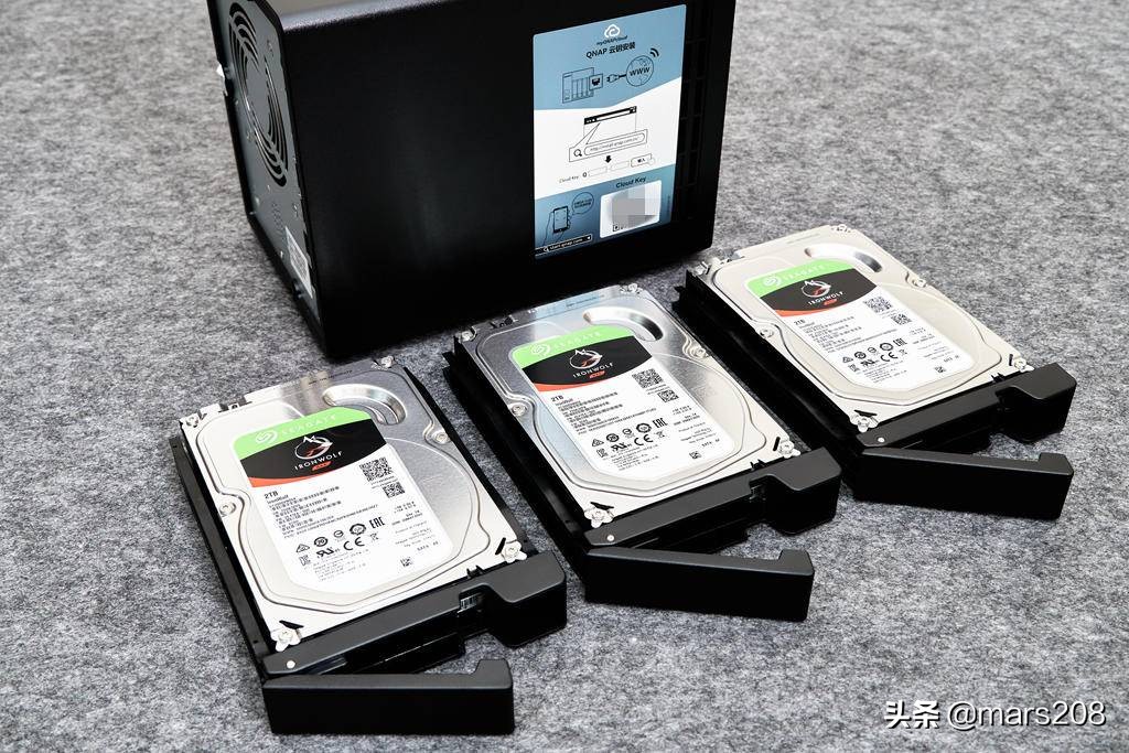 威联通qnapts-231测评,qnap威联通双万兆nasts532x拆解