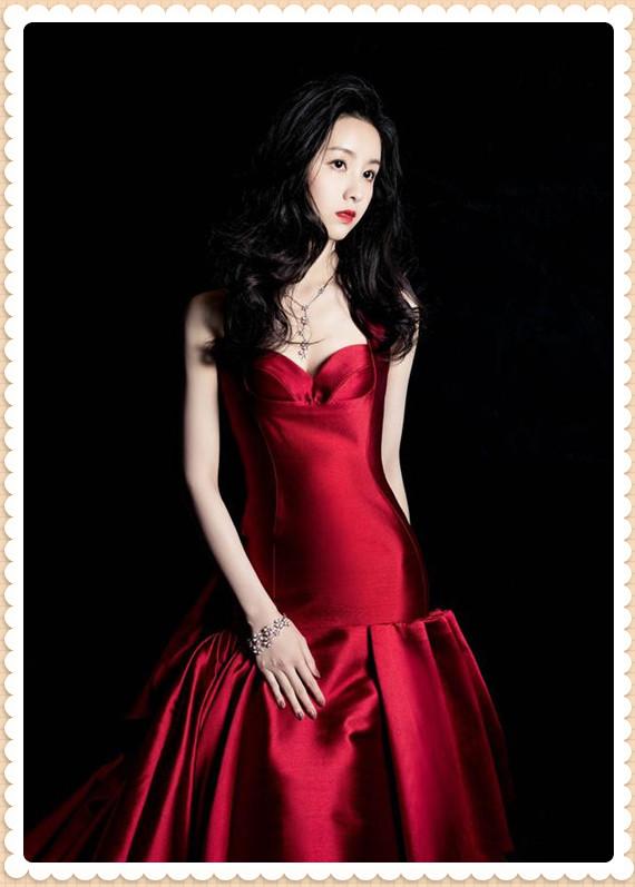 陈都灵红裙大波浪仿妆,陈都灵港风大变样