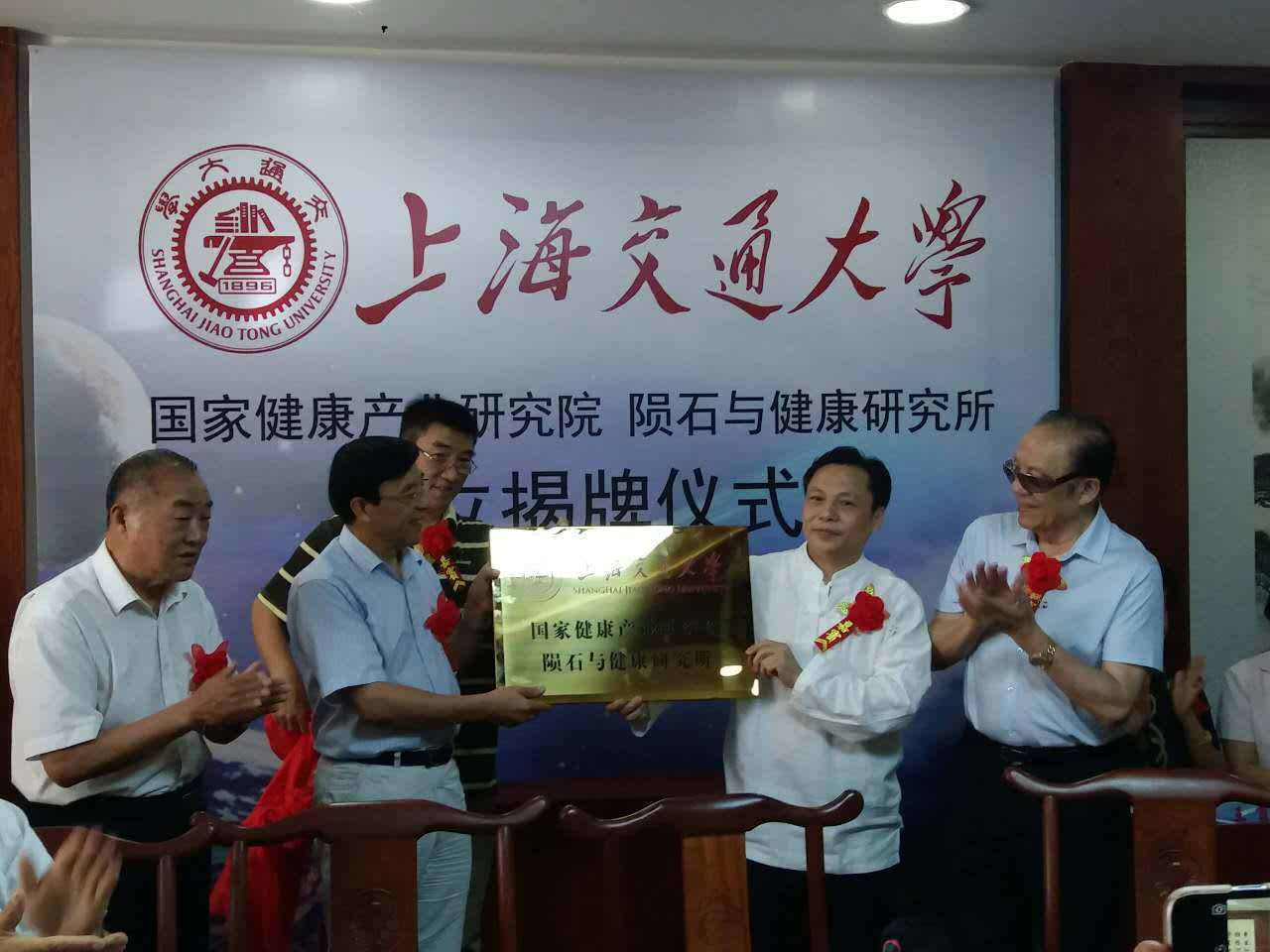 水晶有正能量吗,水晶真的有能量吗