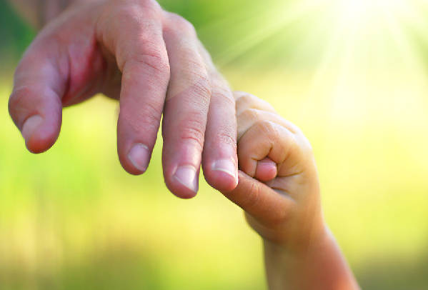 父亲留下的拐杖图片,父亲拄拐棍背影素材